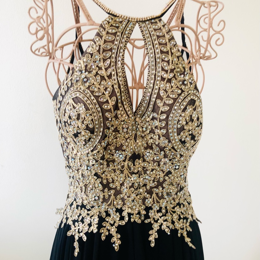 Dave and Johnny fabulous prom dress